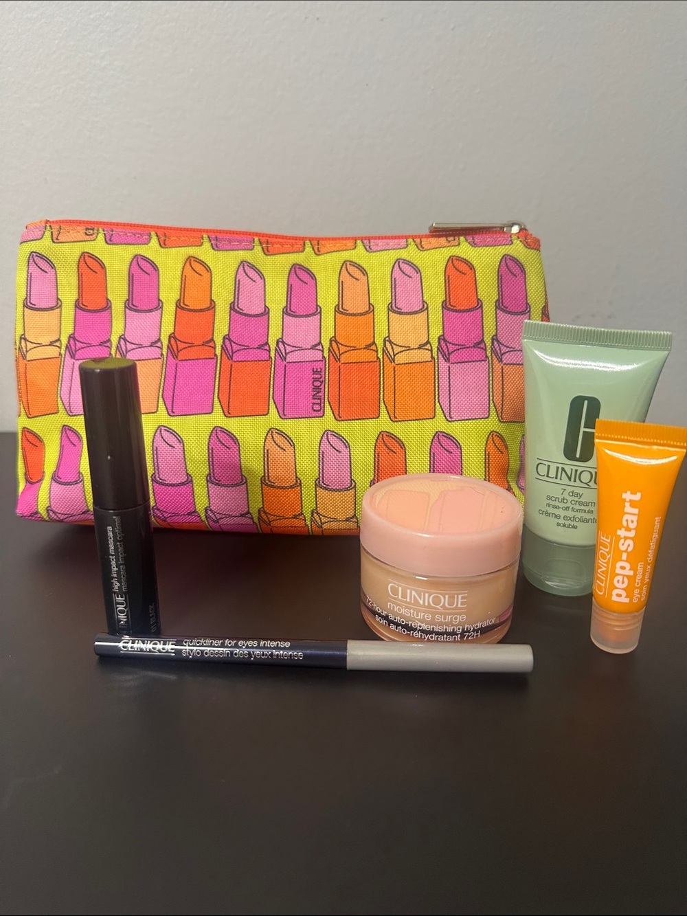 NWT Clinique Makeup Gift Set w Multicolor Pouch. 6 Piece Incl. Eyes & Skin Care